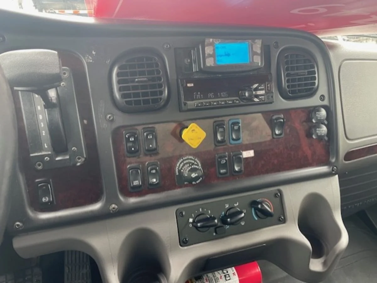 2019 Freightliner M2 106 in Farmingdale, NY — photo 11
