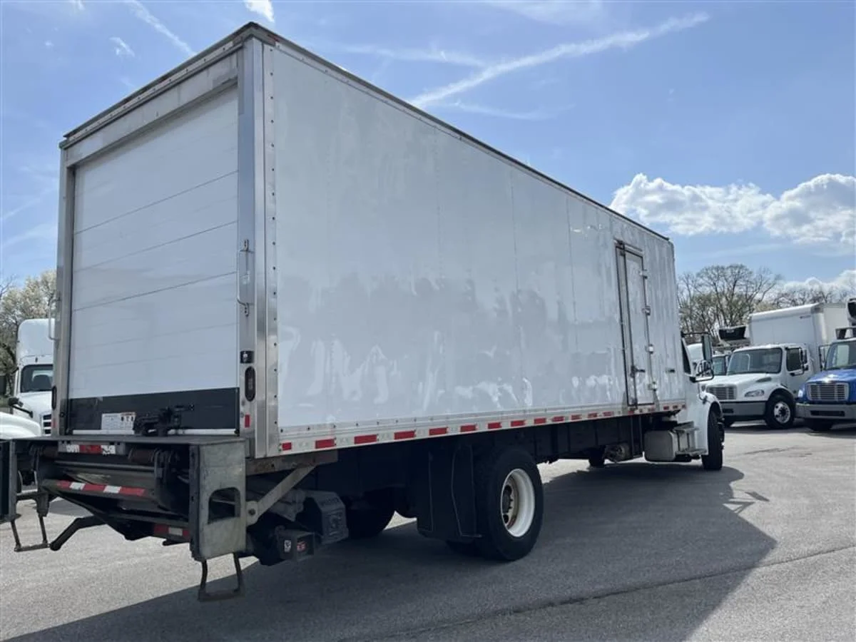2018 Freightliner M2 106 in Beltsville, MD — photo 4