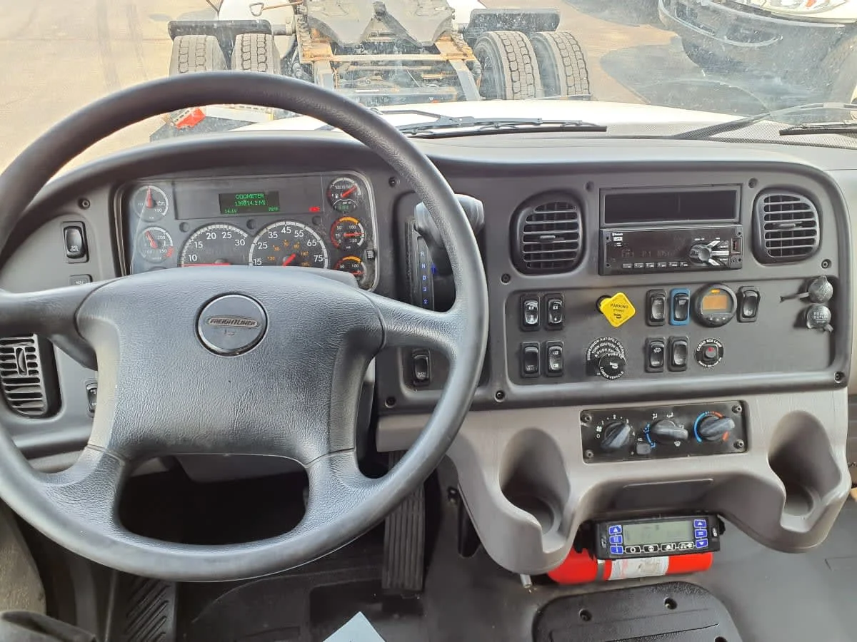 2019 Freightliner M2 106 - image 8