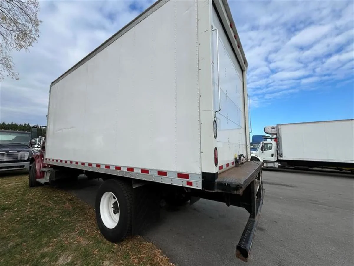 2016 Freightliner M2 106 - image 6