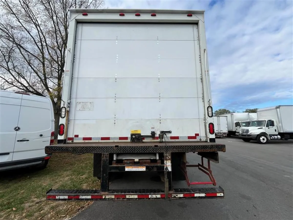 2016 Freightliner M2 106 - image 5