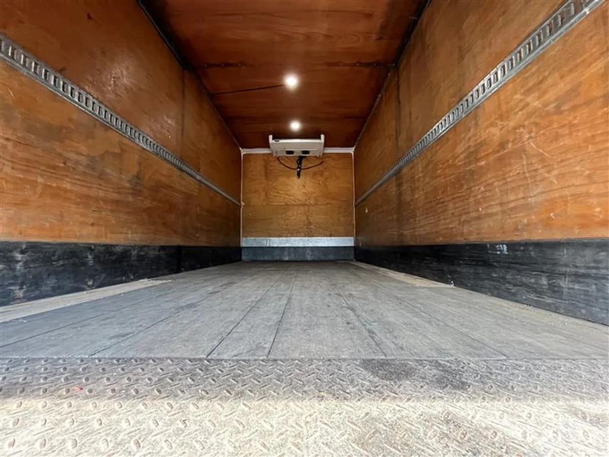 2016 Freightliner M2 106 - image 9