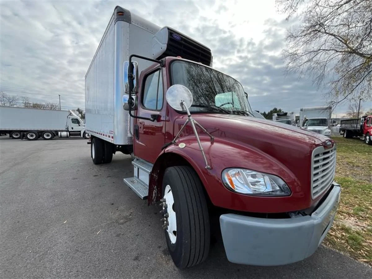 2016 Freightliner M2 106 - image 3