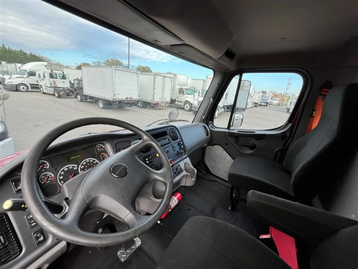 2016 Freightliner M2 106 in Beltsville, MD — photo 8