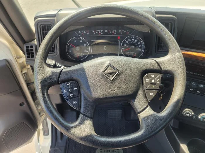 2021 International LT — photo 8