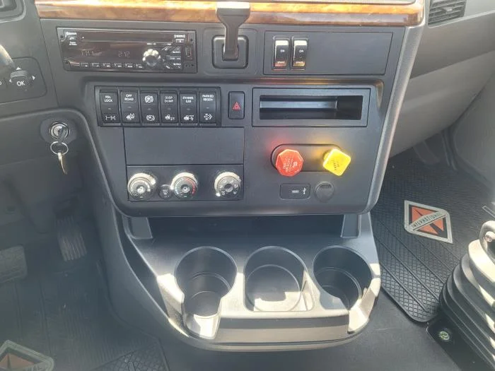 2021 International LT — photo 12