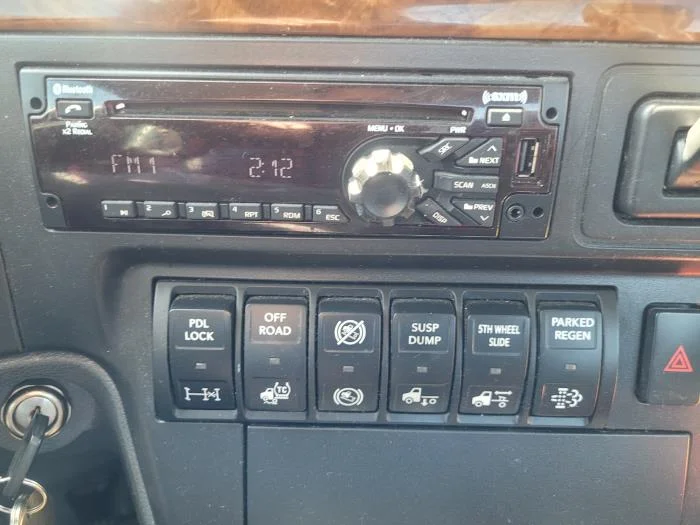 2021 International LT — photo 13