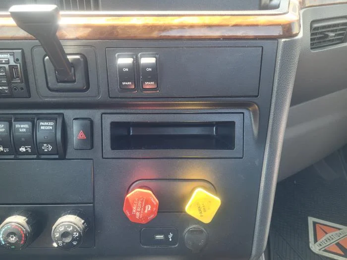 2021 International LT — photo 15