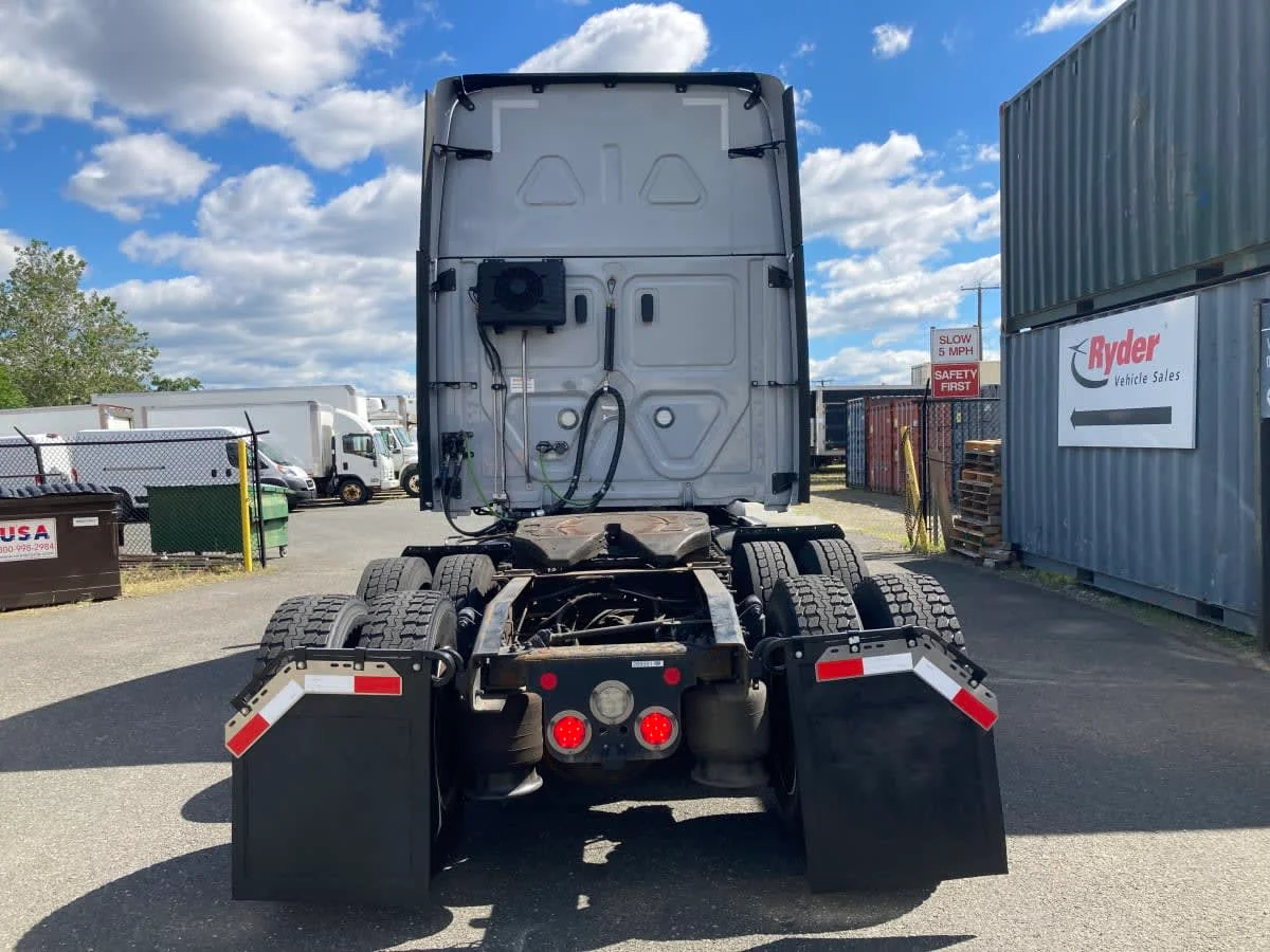 2021 Freightliner Cascadia in Springfield, MA — photo 5