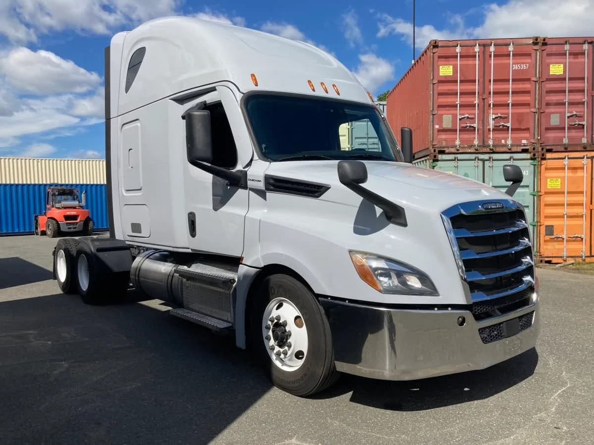 2021 Freightliner Cascadia in Springfield, MA — photo 3