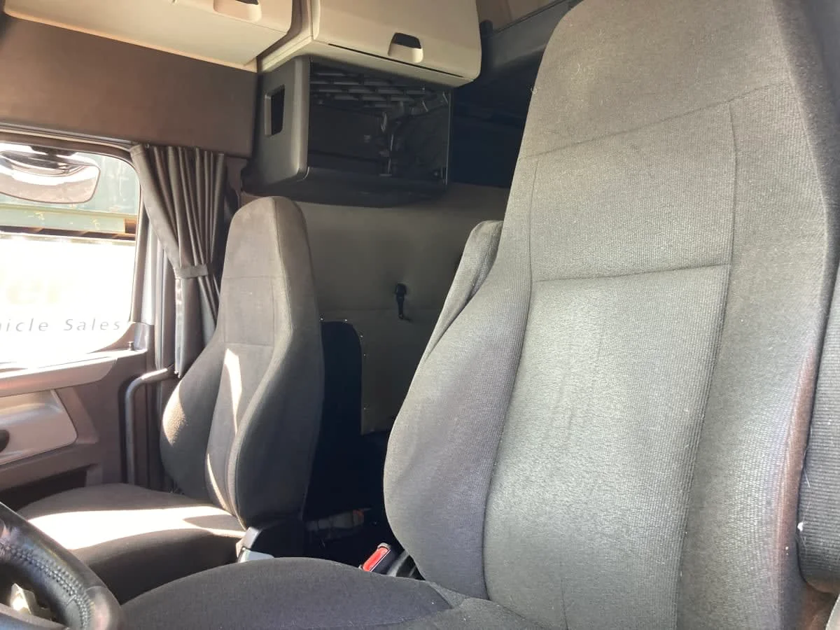 2021 Freightliner Cascadia in Springfield, MA — photo 12