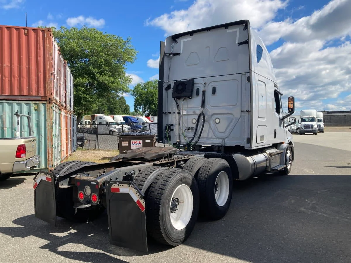 2021 Freightliner Cascadia in Springfield, MA — photo 4