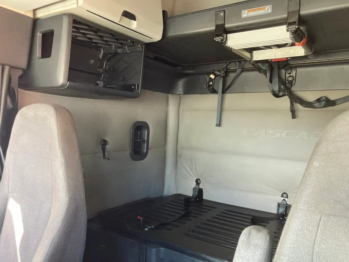 2021 Freightliner Cascadia in Springfield, MA — photo 15
