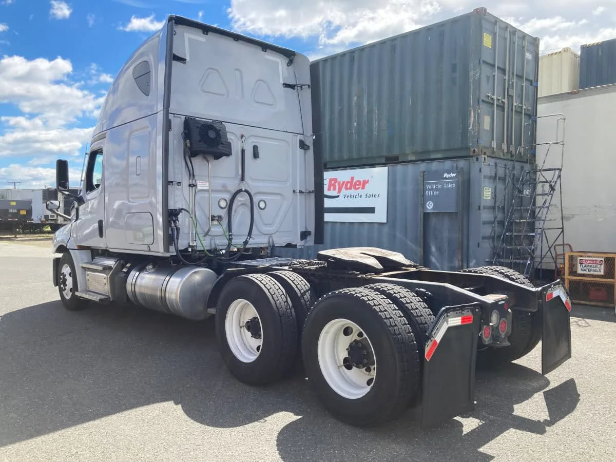 2021 Freightliner Cascadia in Springfield, MA — photo 6