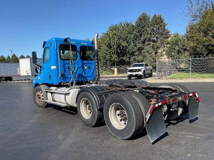2019 Freightliner Cascadia - image 5