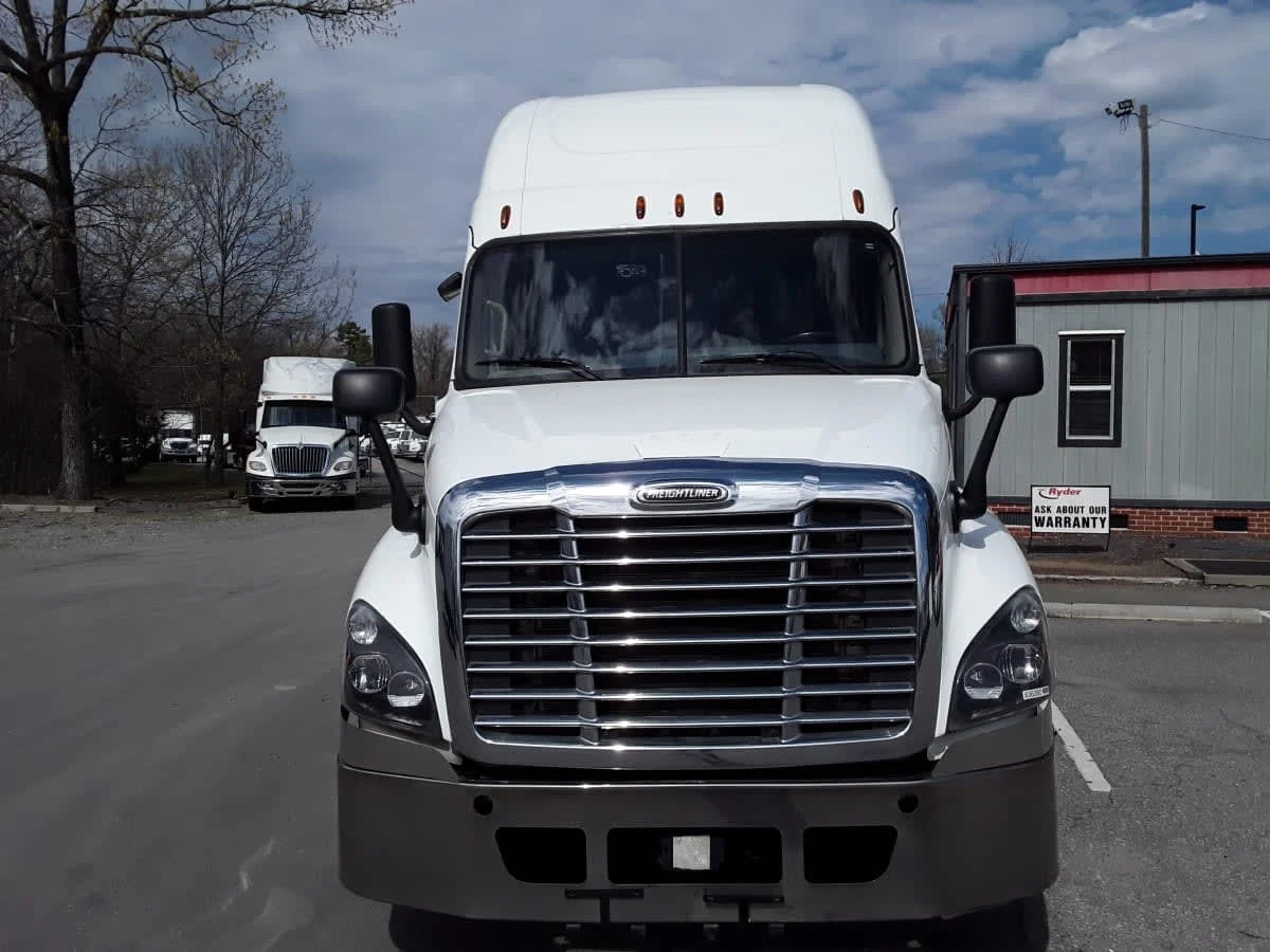 2019 Freightliner Cascadia in Charlotte, NC — photo 2