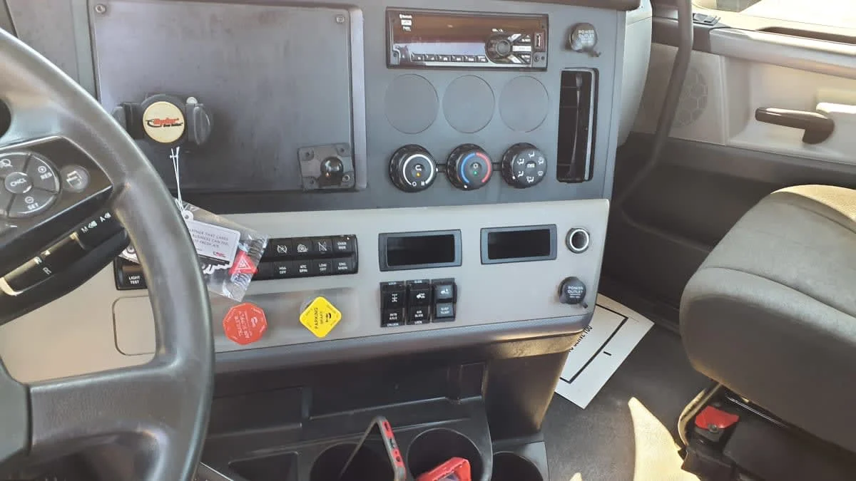 2021 Freightliner Cascadia in Birmingham, AL — photo 13