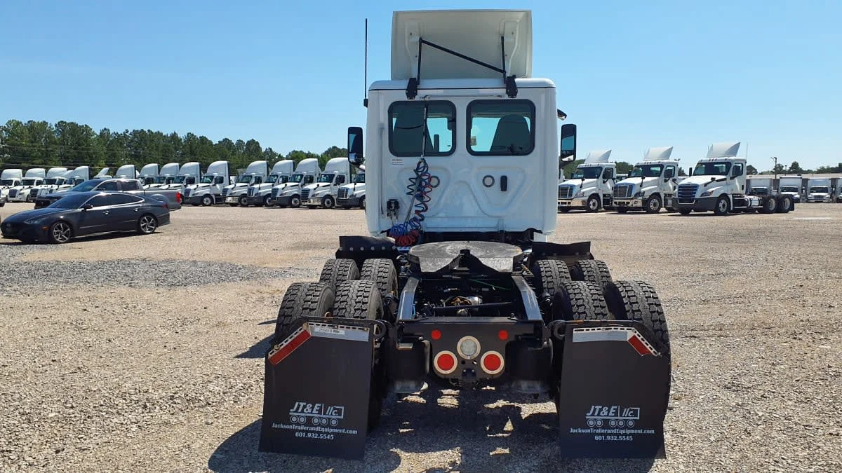 2021 Freightliner Cascadia in Birmingham, AL — photo 5