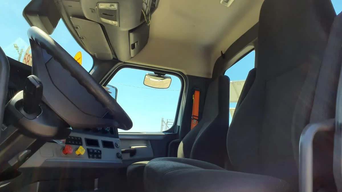 2021 Freightliner Cascadia in Birmingham, AL — photo 7