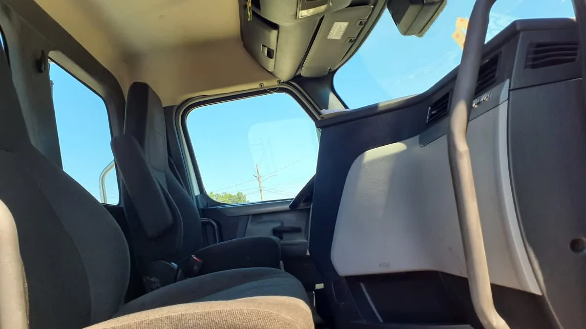 2021 Freightliner Cascadia in Birmingham, AL — photo 10