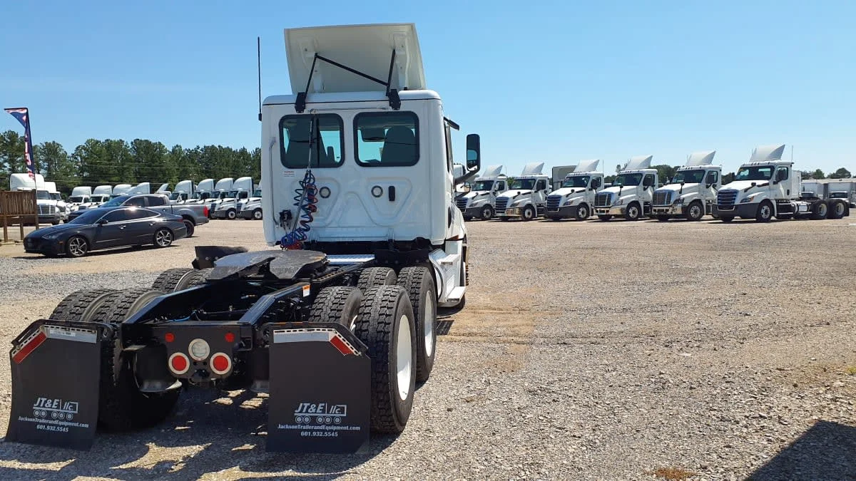 2021 Freightliner Cascadia in Birmingham, AL — photo 4