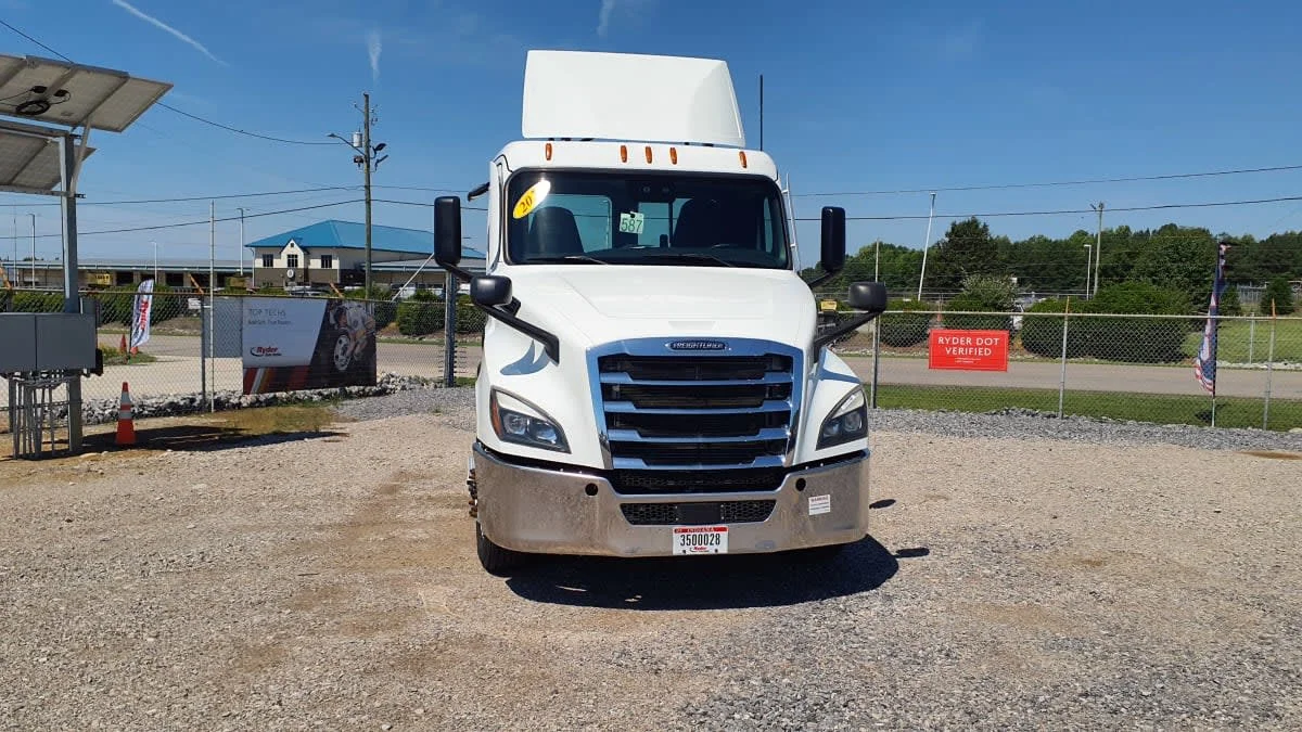 2021 Freightliner Cascadia in Birmingham, AL — photo 2