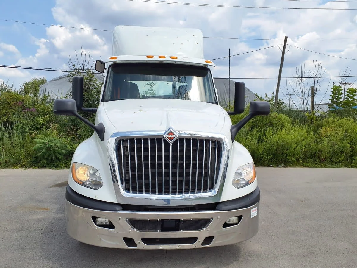 2019 International LT - image 3