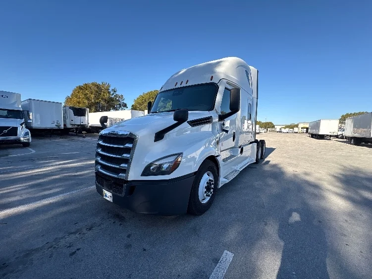 2024 Freightliner Cascadia - image 3