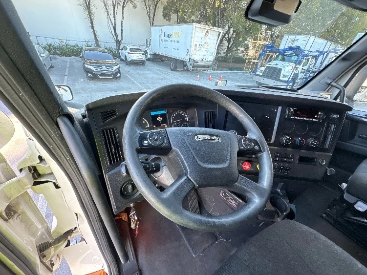 2024 Freightliner Cascadia - image 10