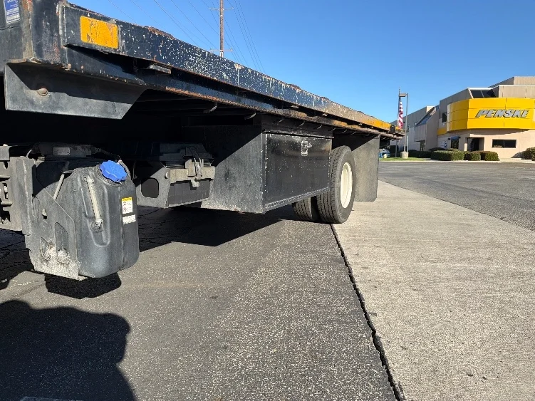 2016 Isuzu NPR - image 5