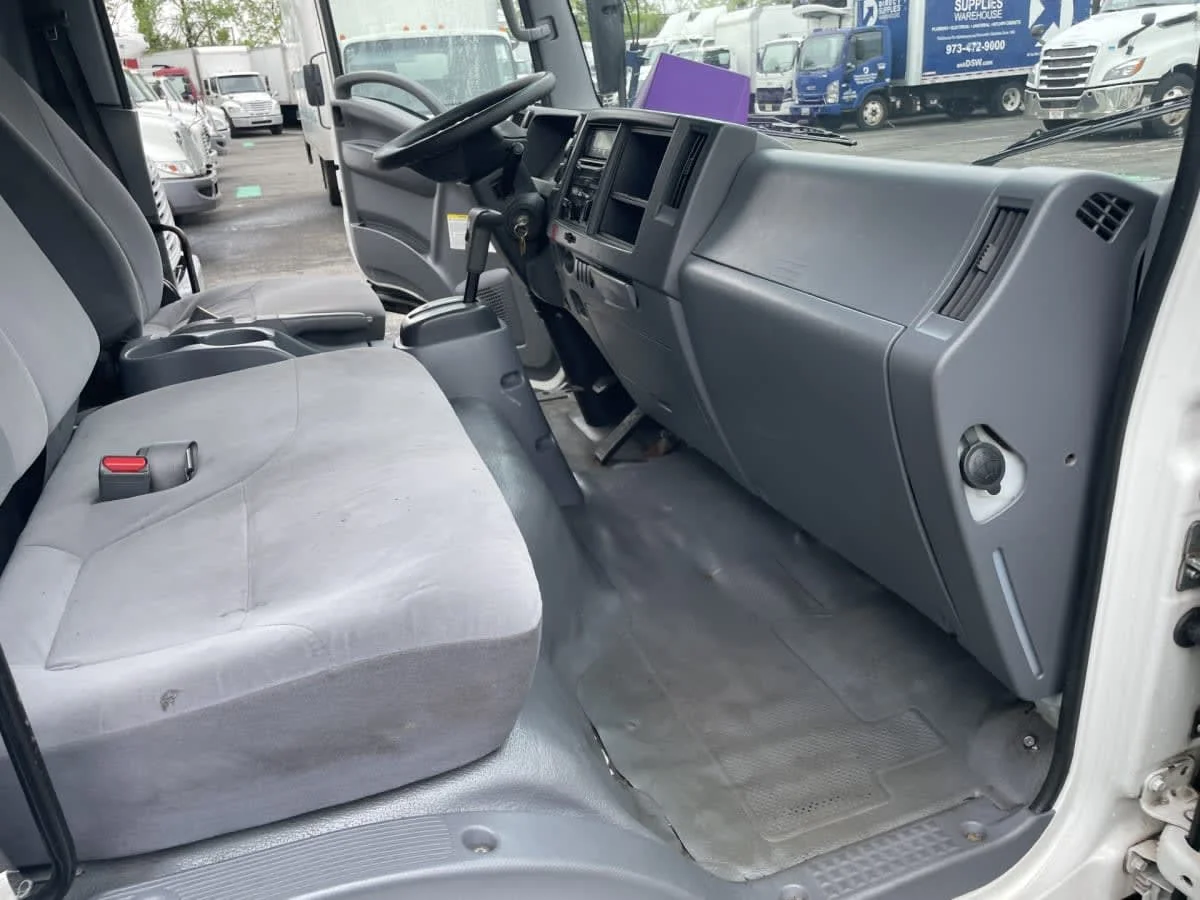 2018 Isuzu NPR - image 12