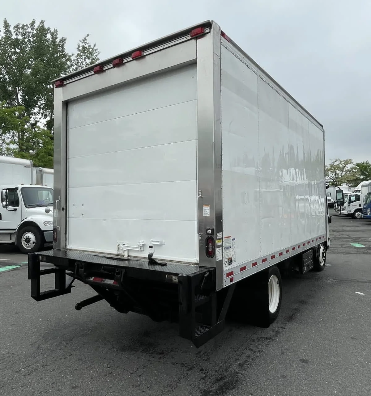 2018 Isuzu NPR - image 4