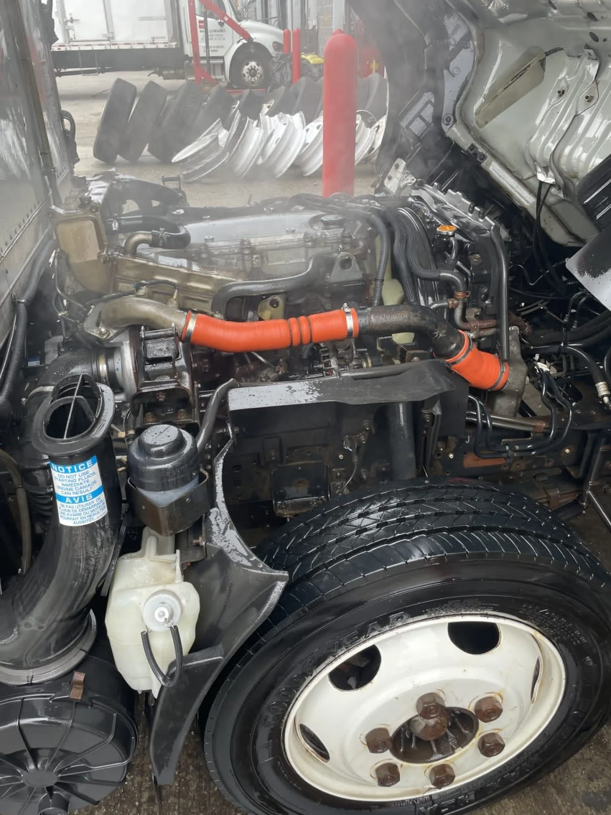 2018 Isuzu NPR - image 13