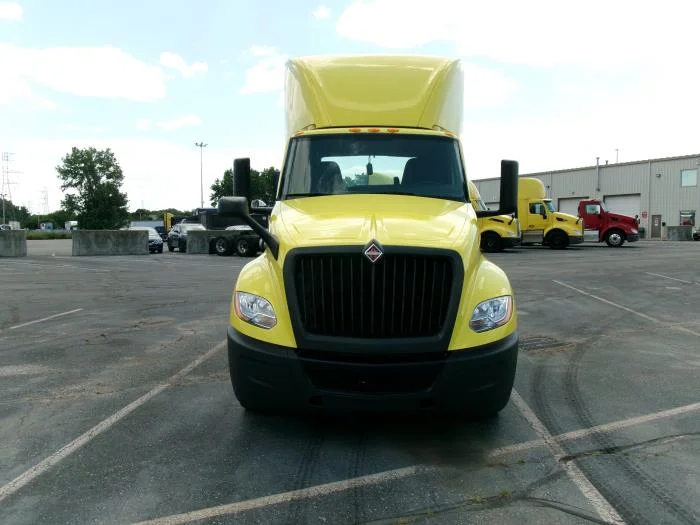2023 International LT — photo 3