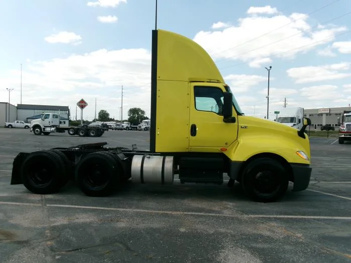 2023 International LT — photo 7