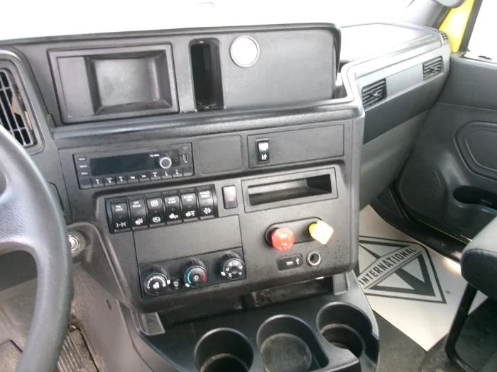 2023 International LT — photo 12
