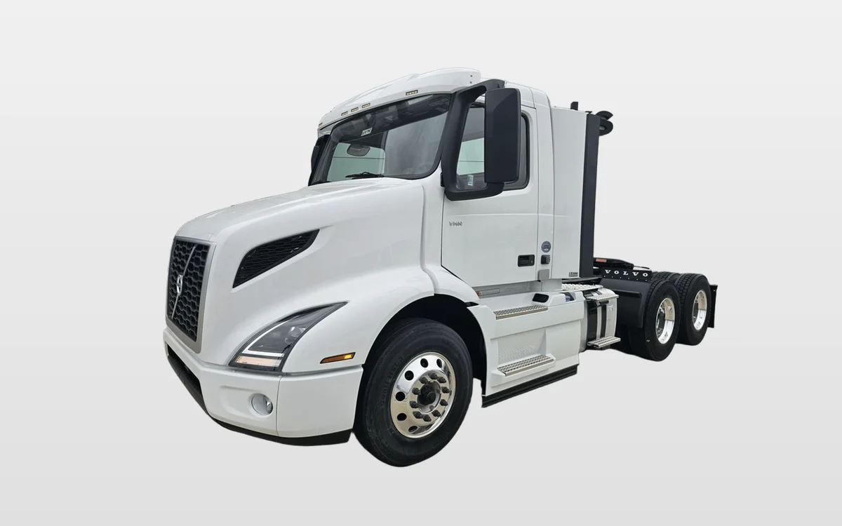 2025 Volvo - image 1