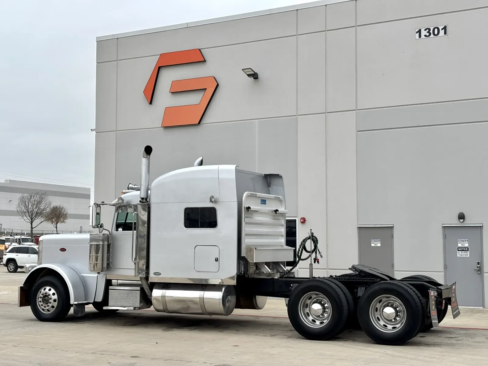 2008 Peterbilt 389 in Hutchins, TX — photo 6