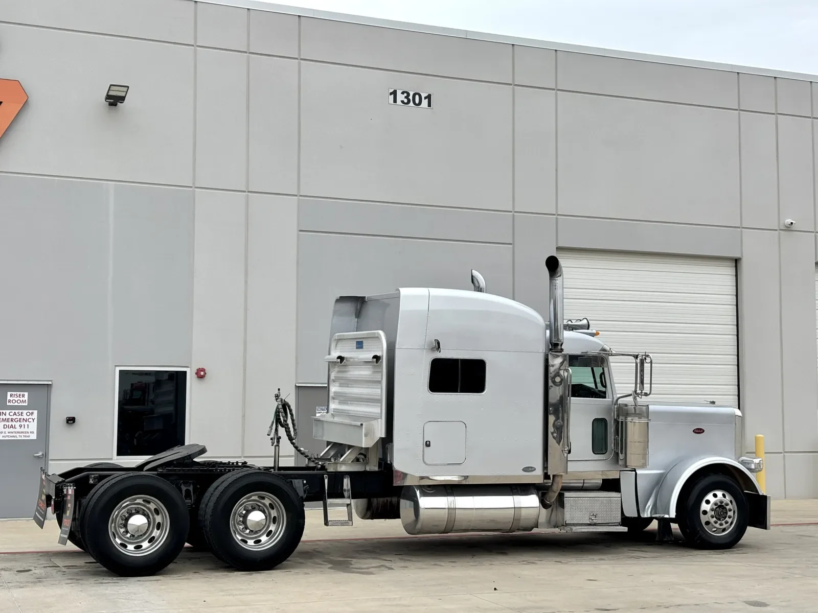 2008 Peterbilt 389 in Hutchins, TX — photo 5