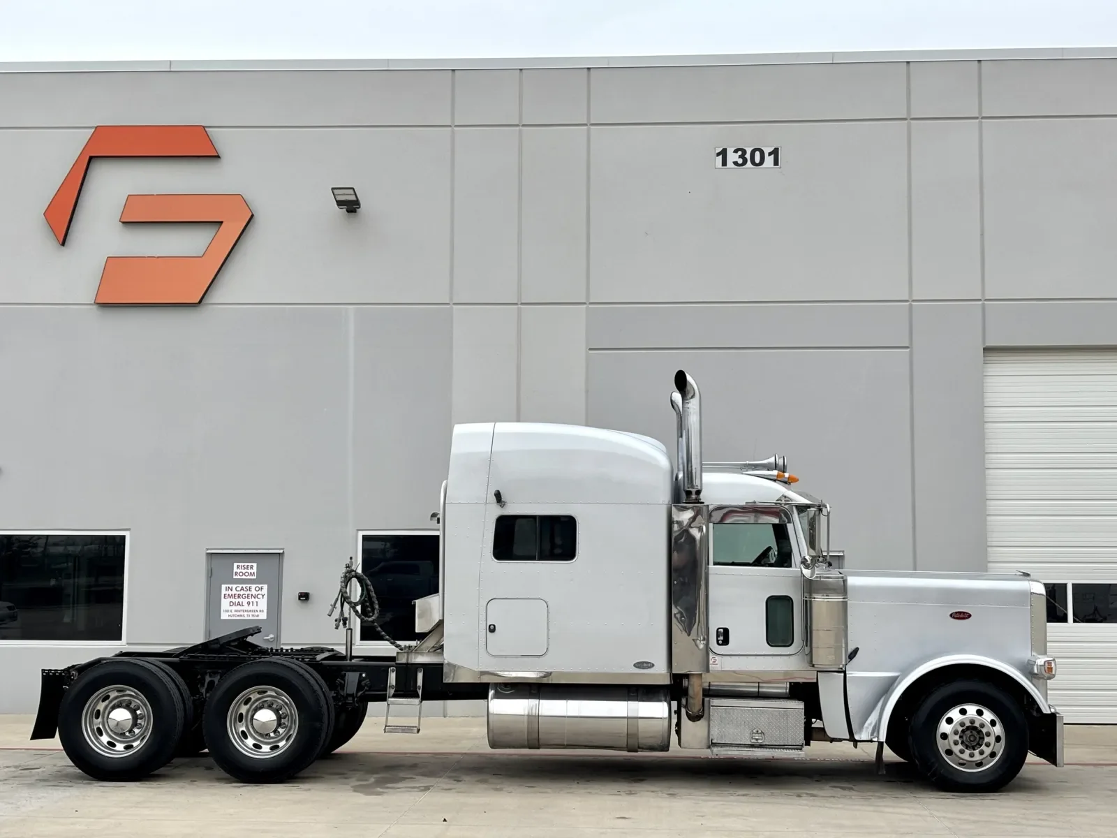 2008 Peterbilt 389 in Hutchins, TX — photo 3