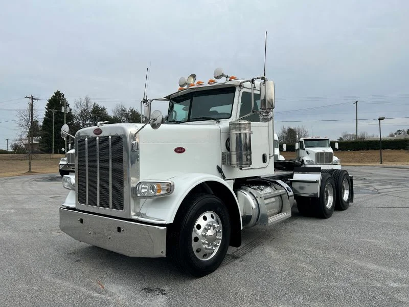 2019 Peterbilt 389 - image 2