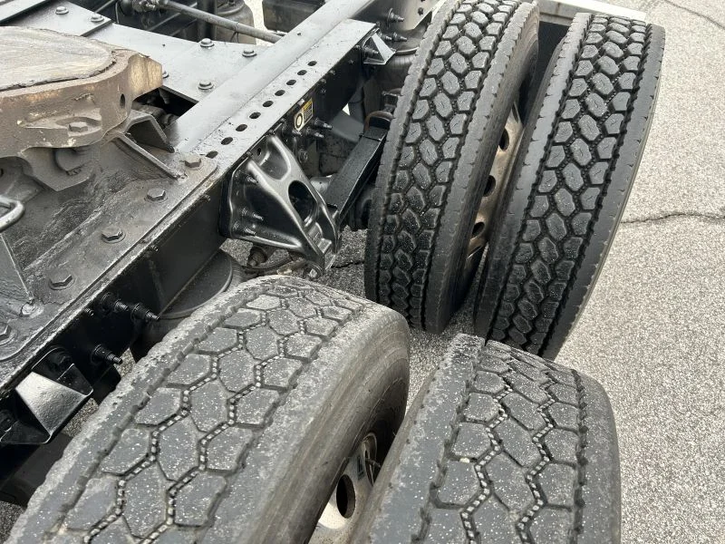 2019 Peterbilt 389 - image 7