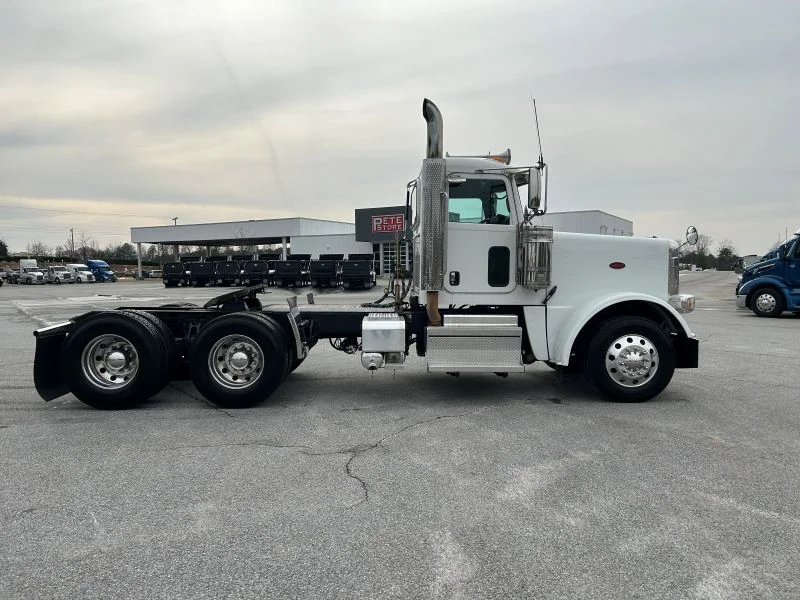 2019 Peterbilt 389 - image 10