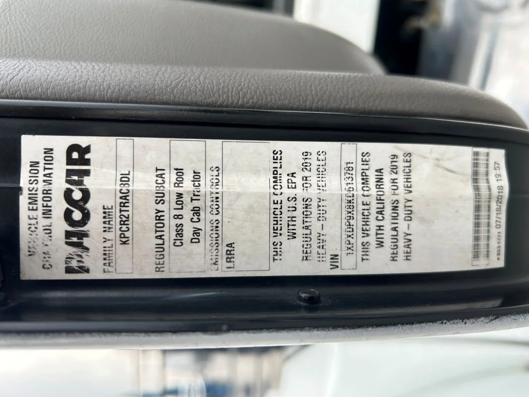 2019 Peterbilt 389 - image 5