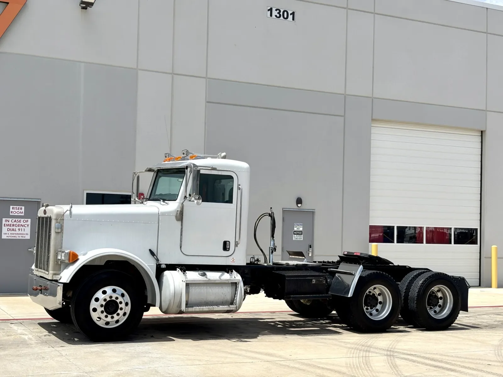 2005 Peterbilt 379 in Hutchins, TX — photo 2