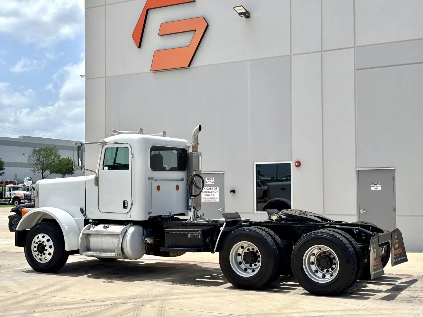 2005 Peterbilt 379 in Hutchins, TX — photo 6
