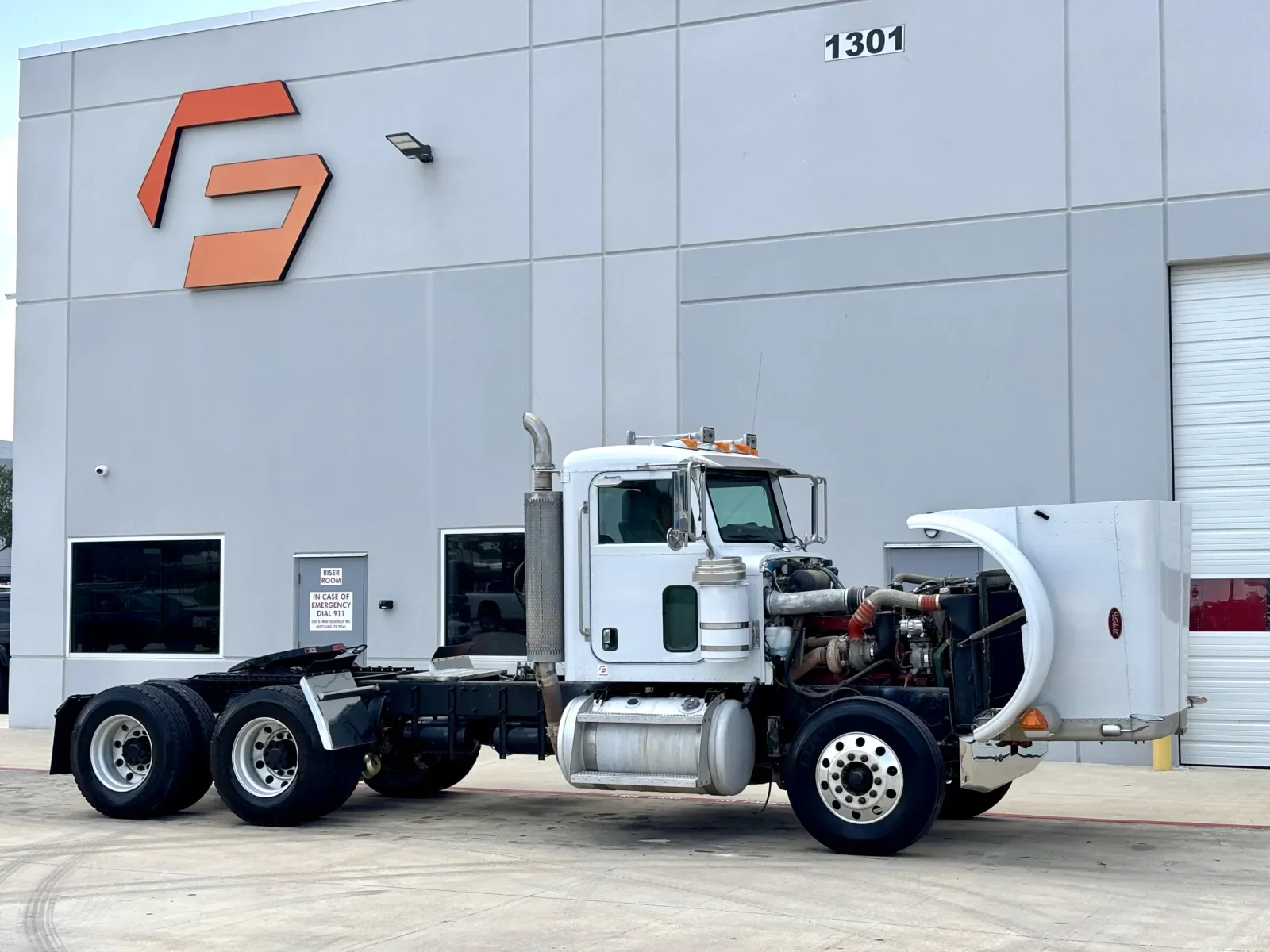 2005 Peterbilt 379 in Hutchins, TX — photo 9