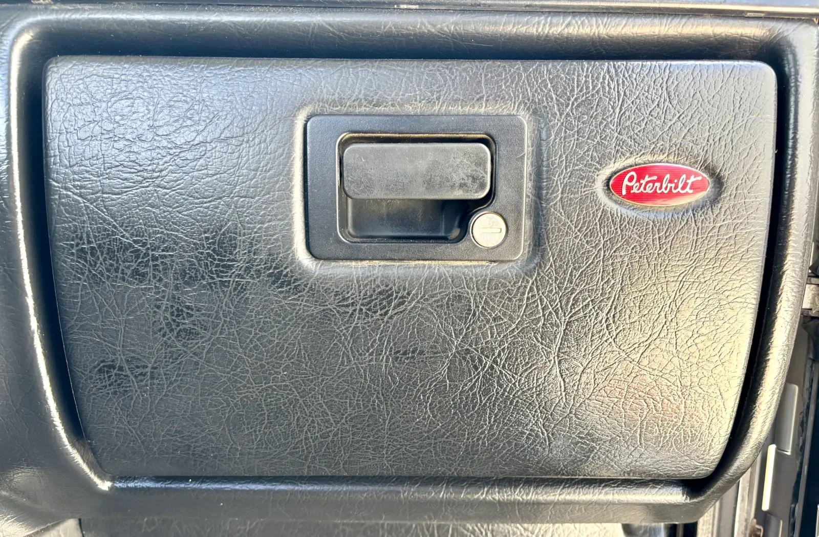 2005 Peterbilt 379 in Hutchins, TX — photo 18