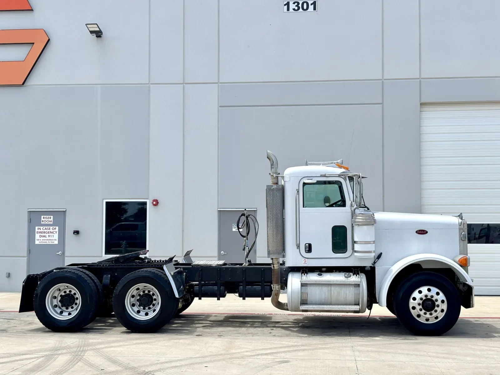 2005 Peterbilt 379 in Hutchins, TX — photo 3