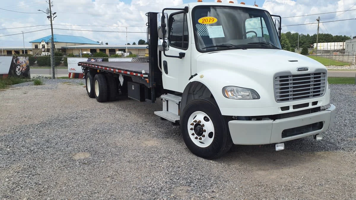 2019 Freightliner M2 106
